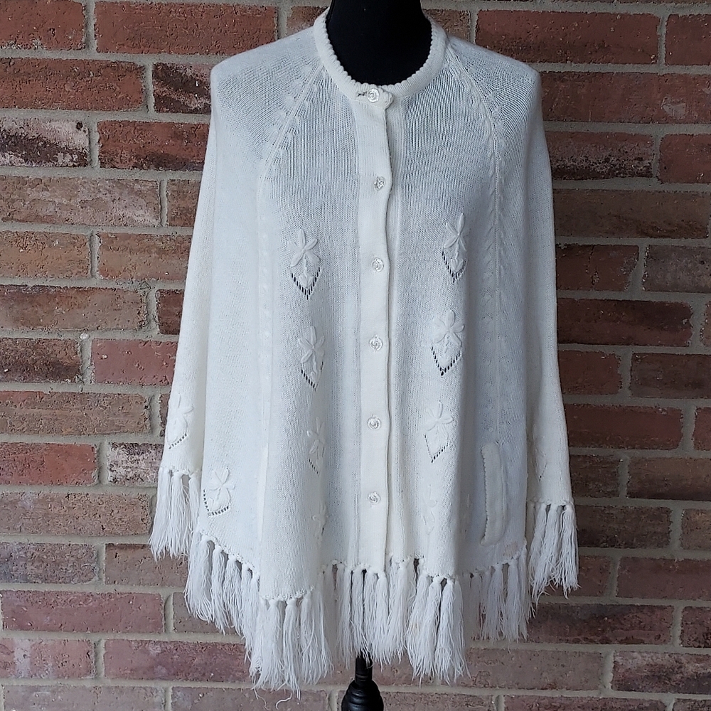 VTG 60 - 70's Rare Eggshell Lightweight Knit L Embroidered Cottagecore Poncho